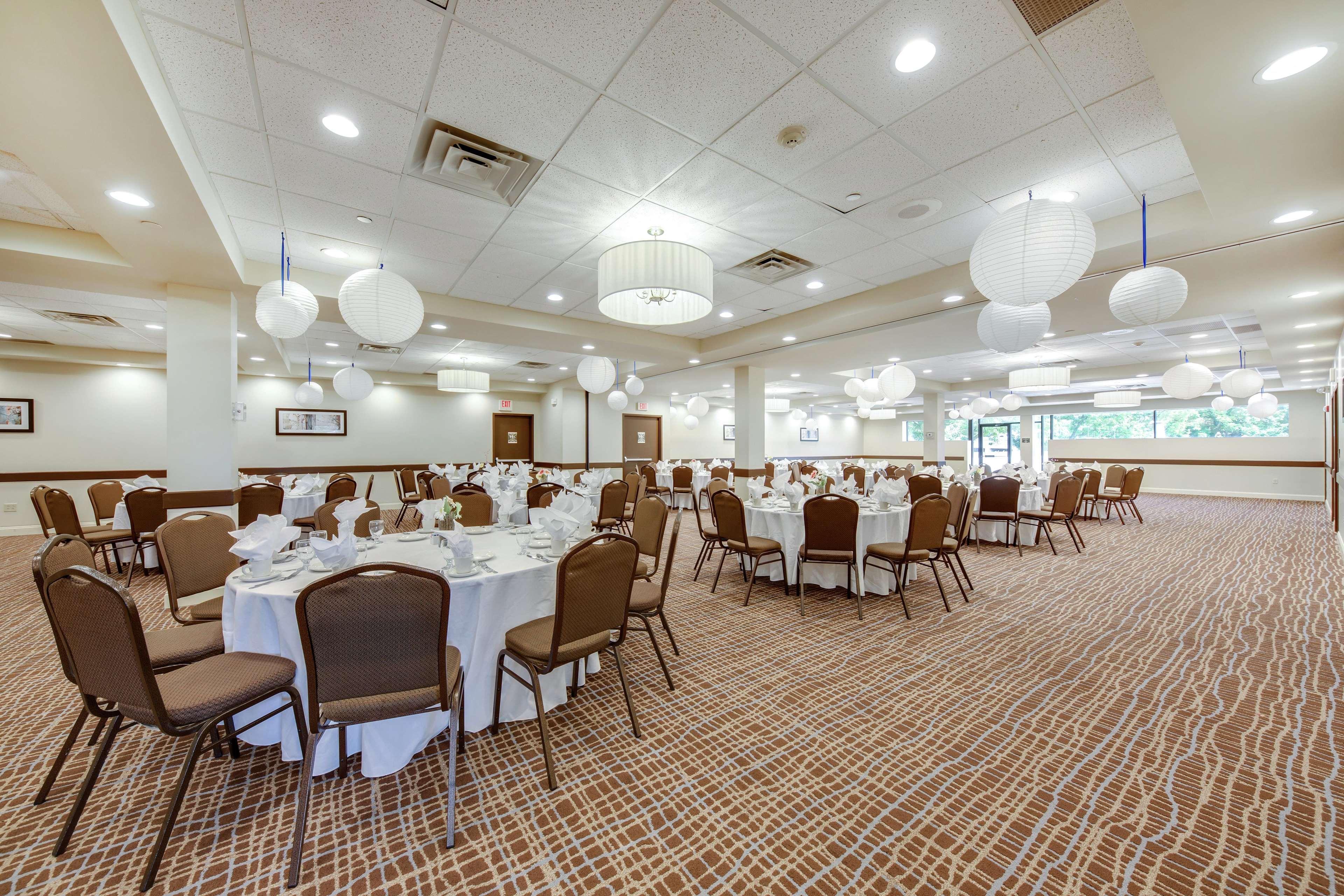 Doubletree By Hilton Binghamton Hotel Bagian luar foto